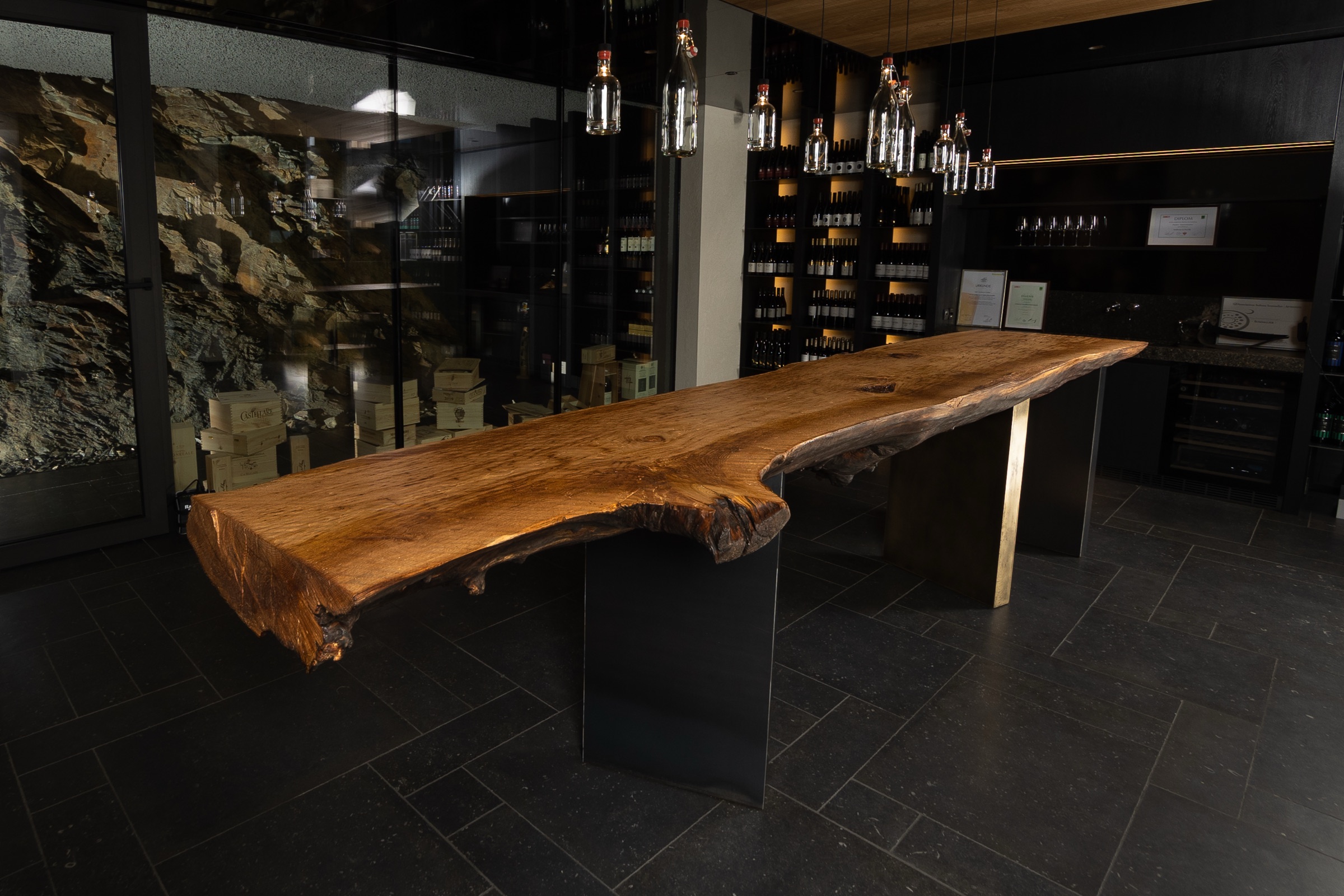 sjomadur snt wine cellar table